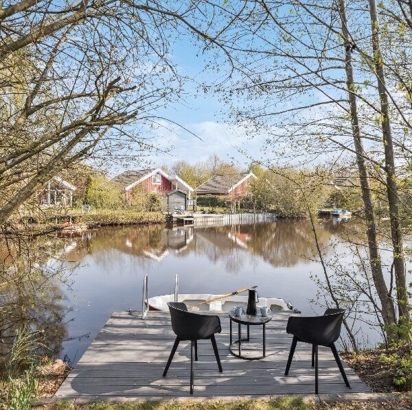 stühle am see